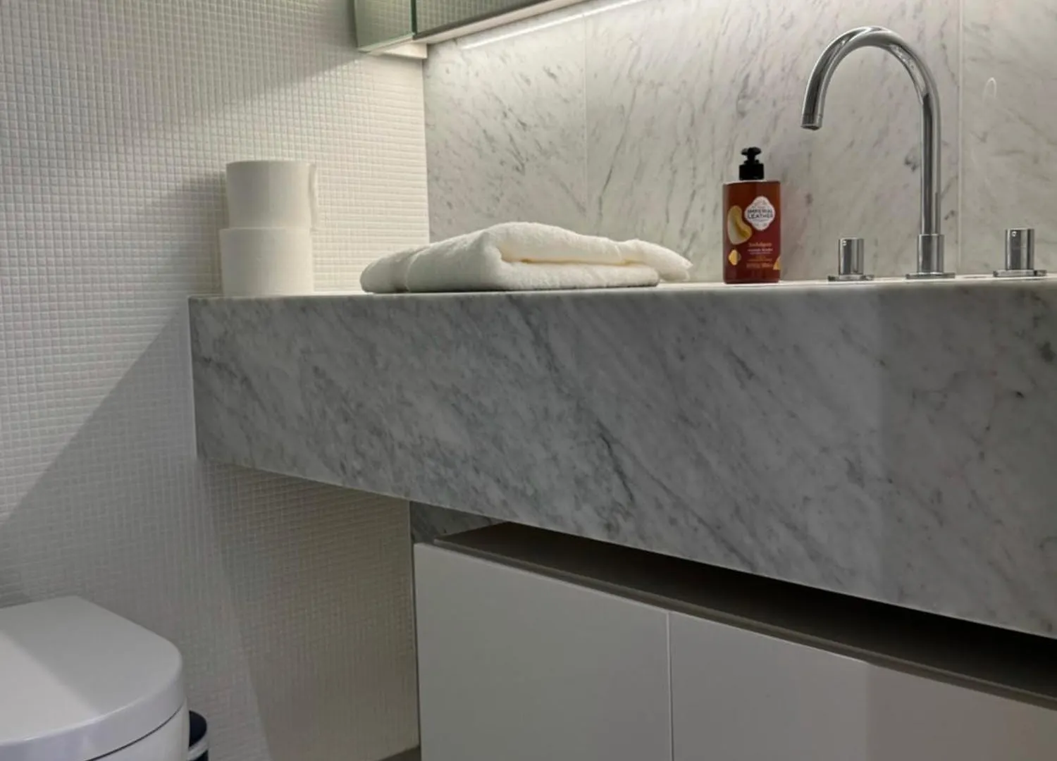 Spacious 3 Bedroom 3 Bathroom Apartment Near Tower Bridge London