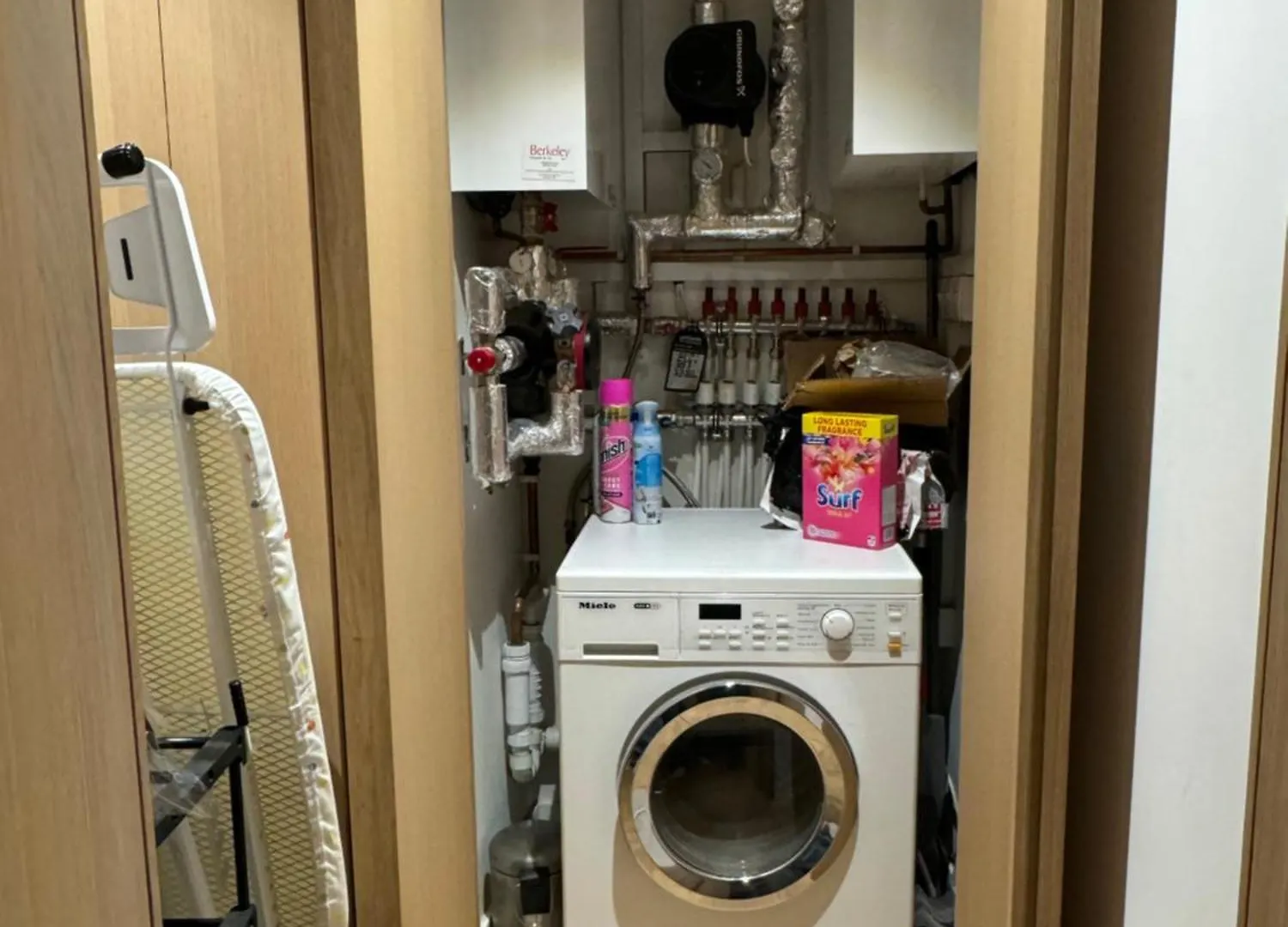 Spacious 3 Bedroom 3 Bathroom Apartment Near Tower Bridge Londyn
