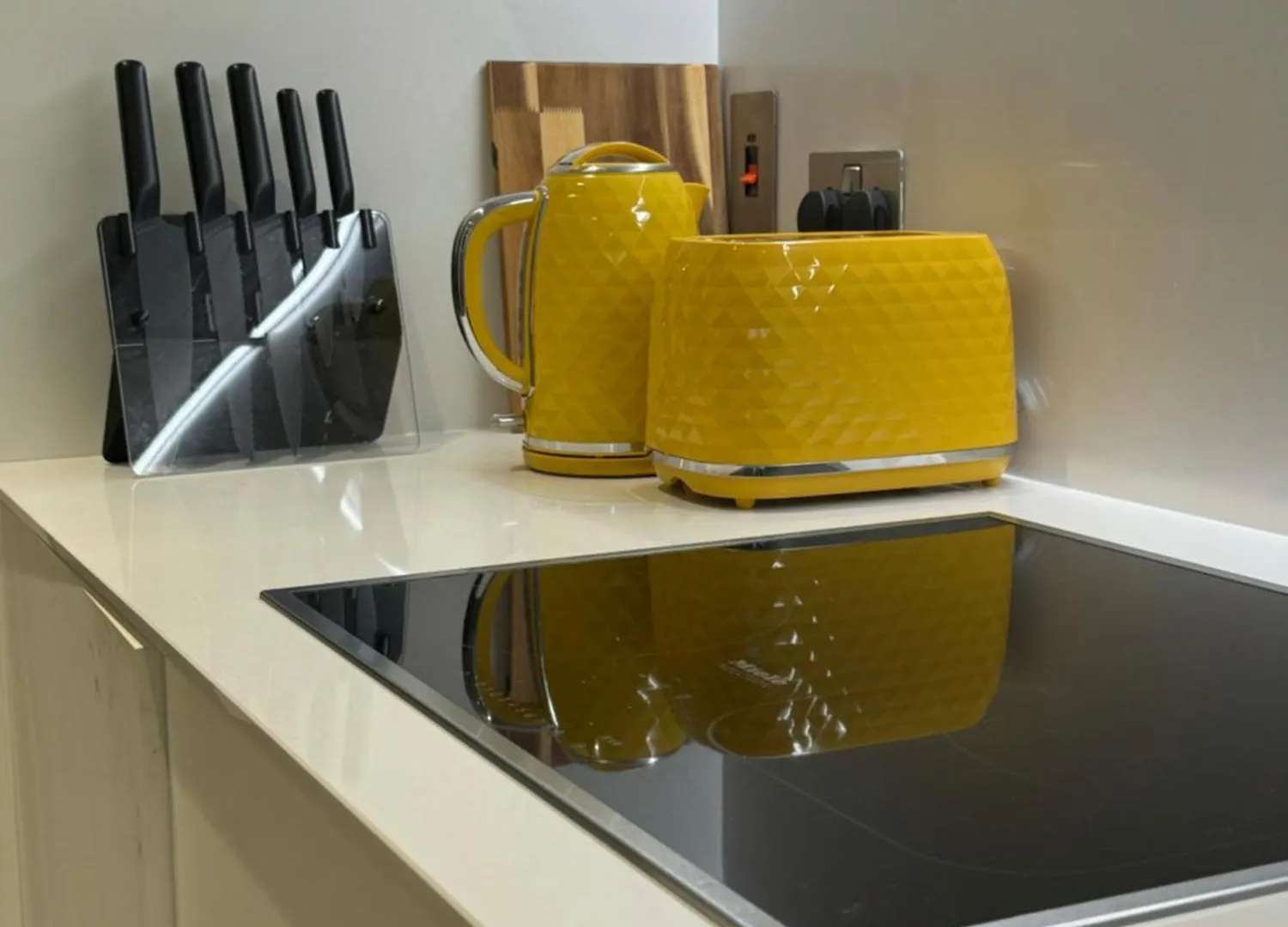Spacious 3 Bedroom 3 Bathroom Apartment Near Tower Bridge Londyn