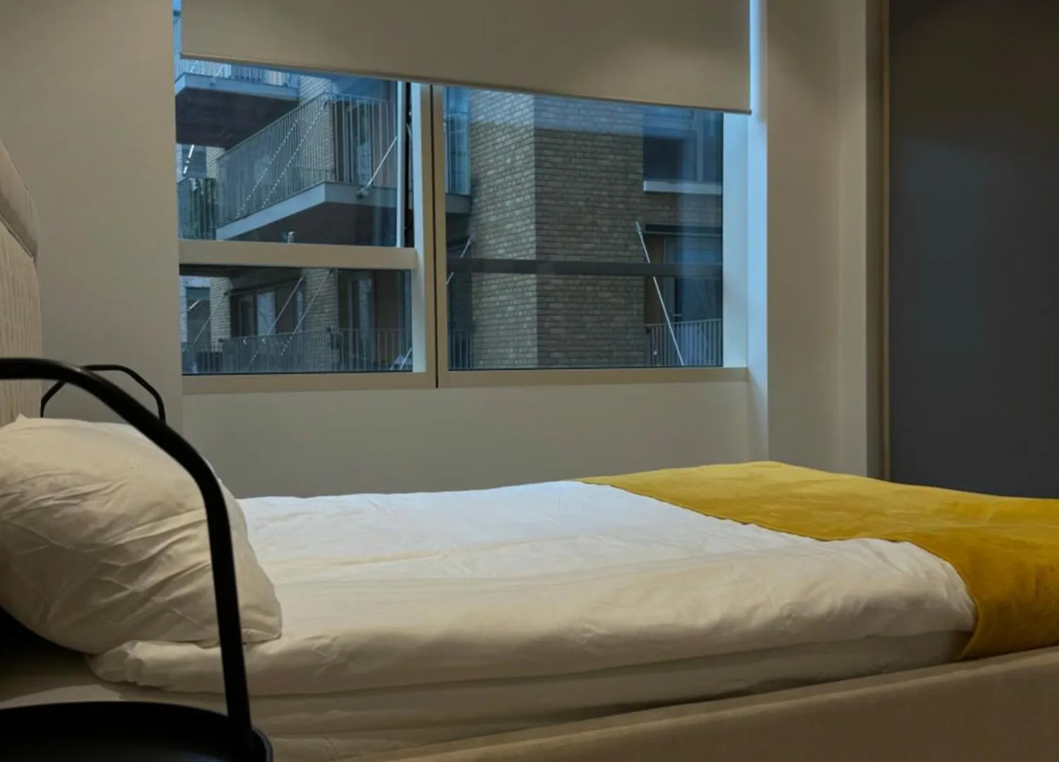 Spacious 3 Bedroom 3 Bathroom Apartment Near Tower Bridge Londyn