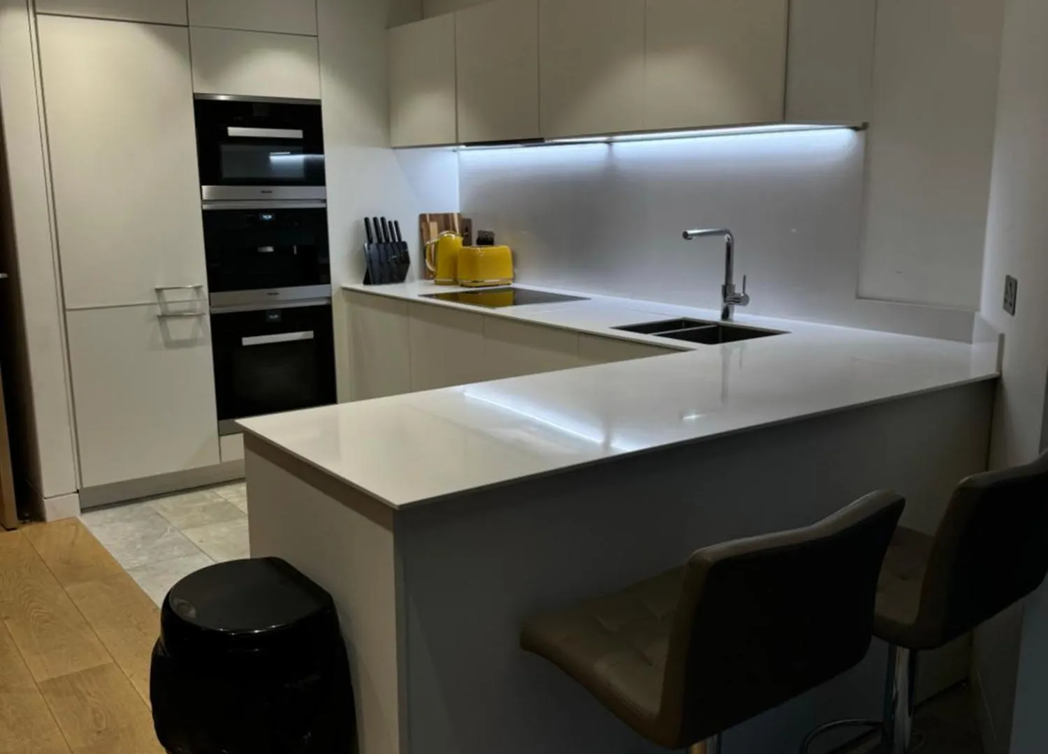 Spacious 3 Bedroom 3 Bathroom Apartment Near Tower Bridge Londyn