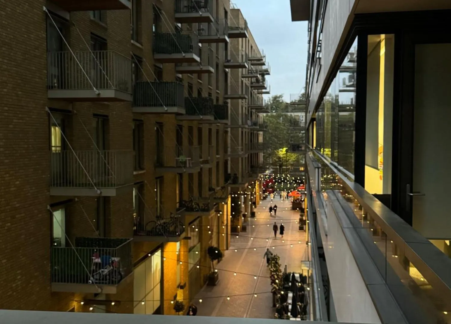 Spacious 3 Bedroom 3 Bathroom Apartment Near Tower Bridge Londyn